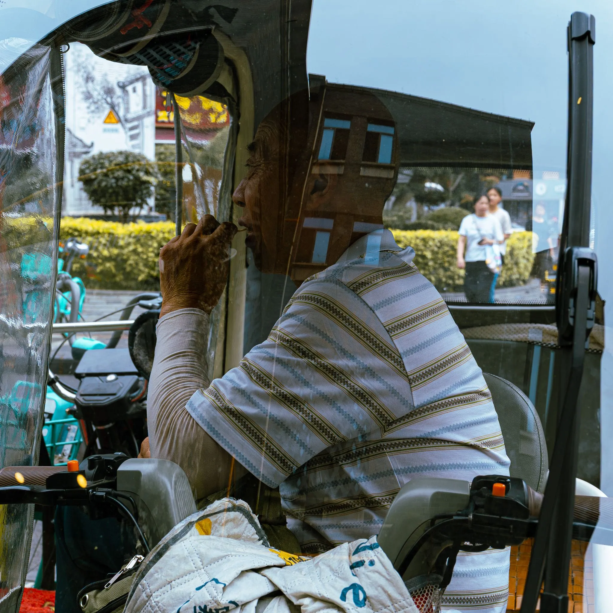 Two wheeler driver